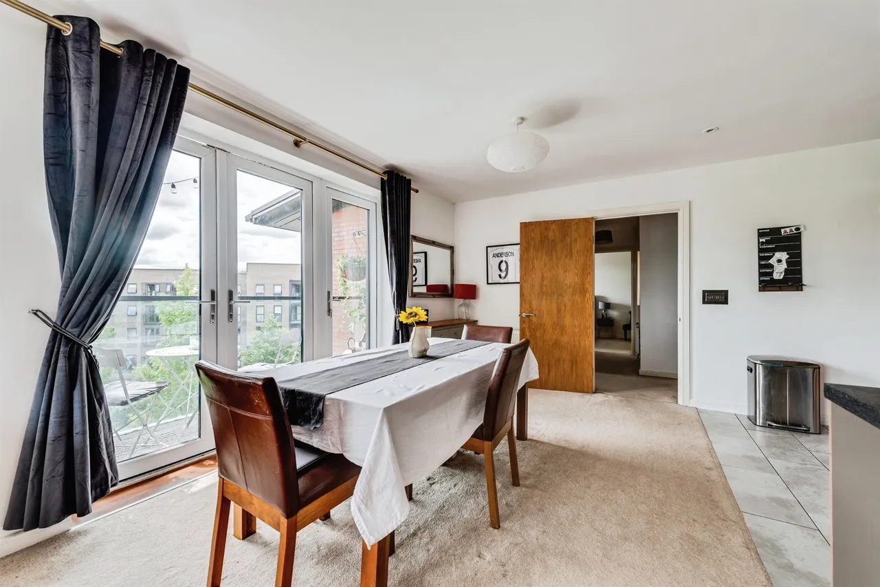 Tunnicliffe Close, Swindon, SN3, photo 7
