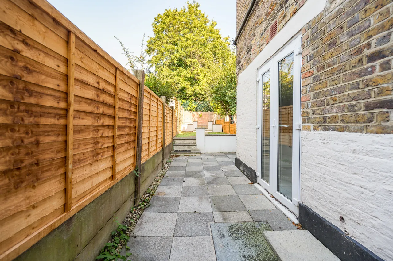 141 Blackshaw Road, London, photo 9