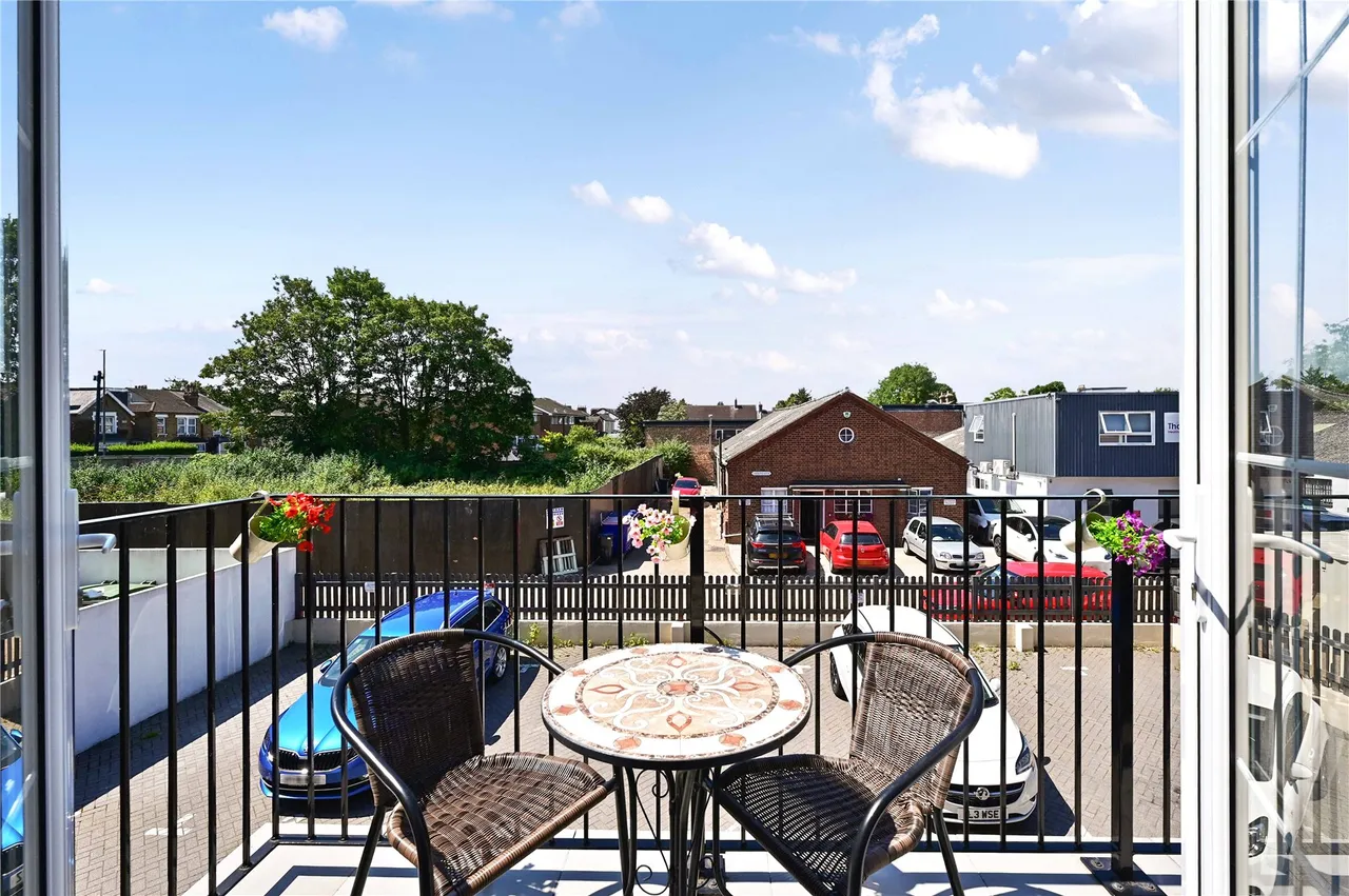 Drake Avenue, Staines, TW18, photo 3