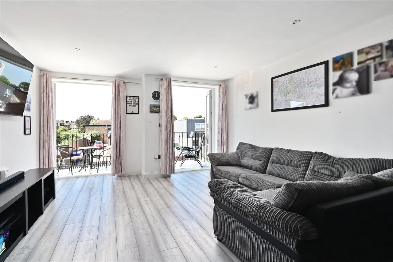Drake Avenue, Staines, TW18, photo 7