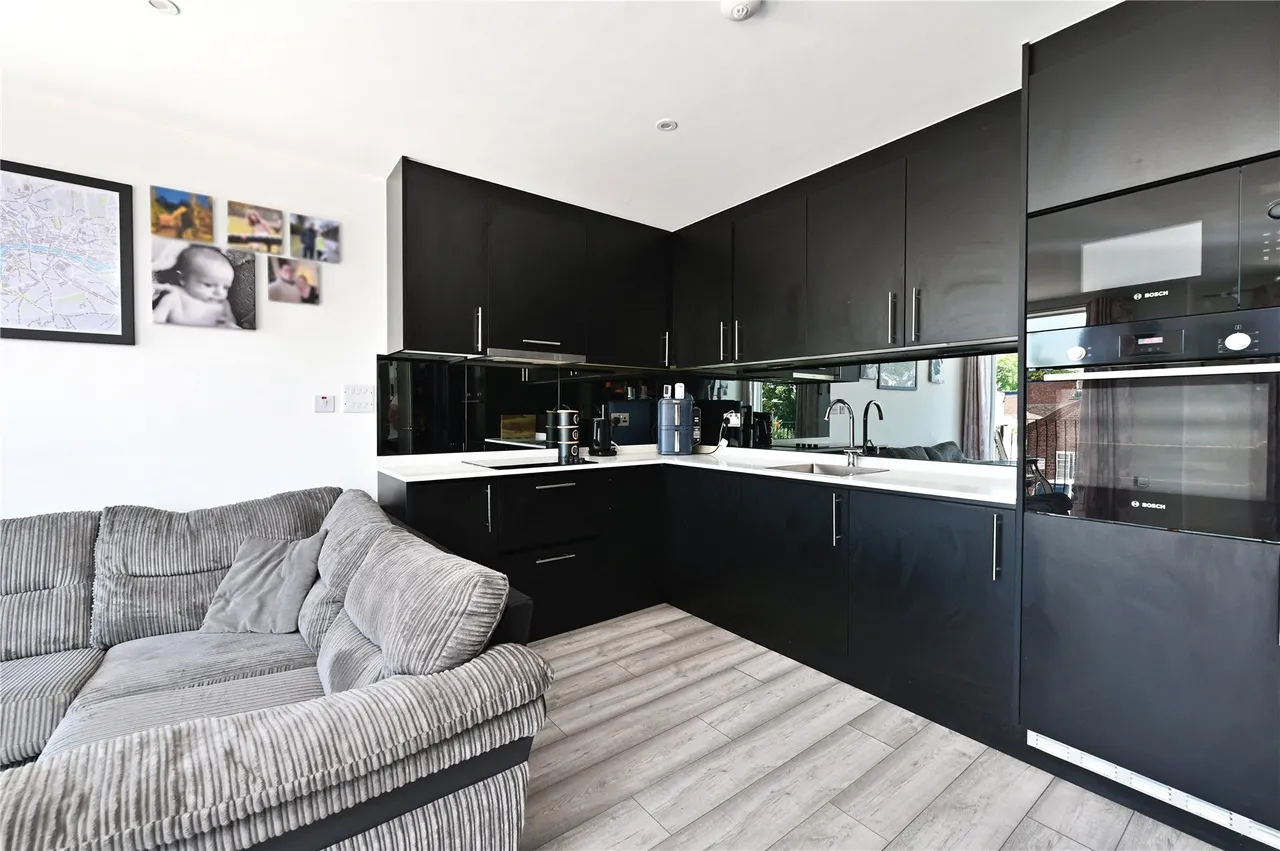 Drake Avenue, Staines, TW18, photo 4