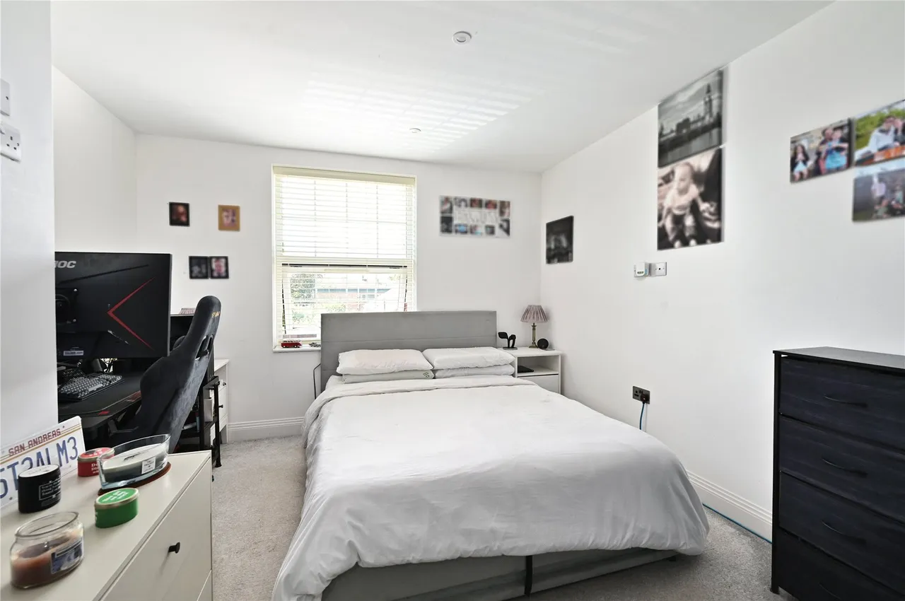 Drake Avenue, Staines, TW18, photo 12