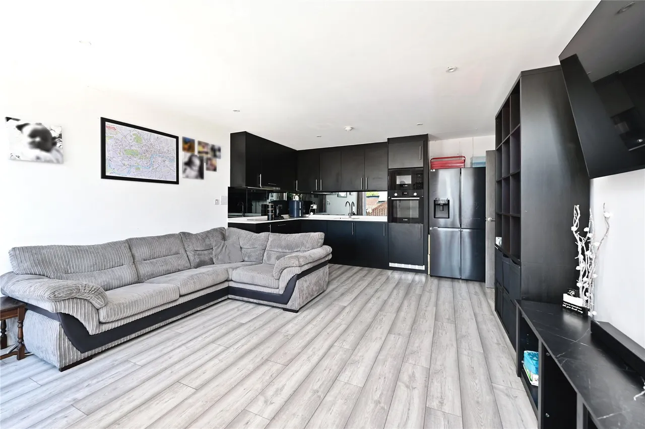 Drake Avenue, Staines, TW18, photo 9