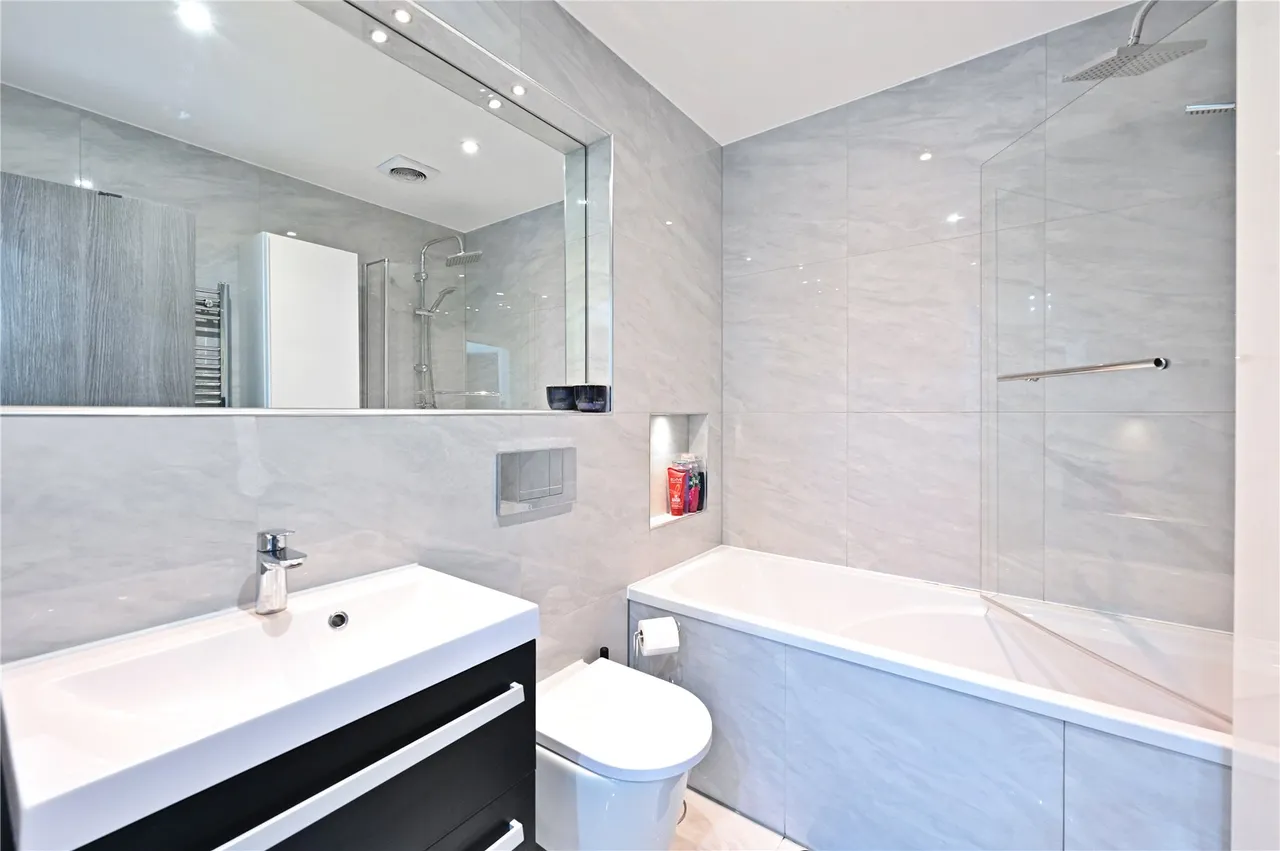 Drake Avenue, Staines, TW18, photo 5