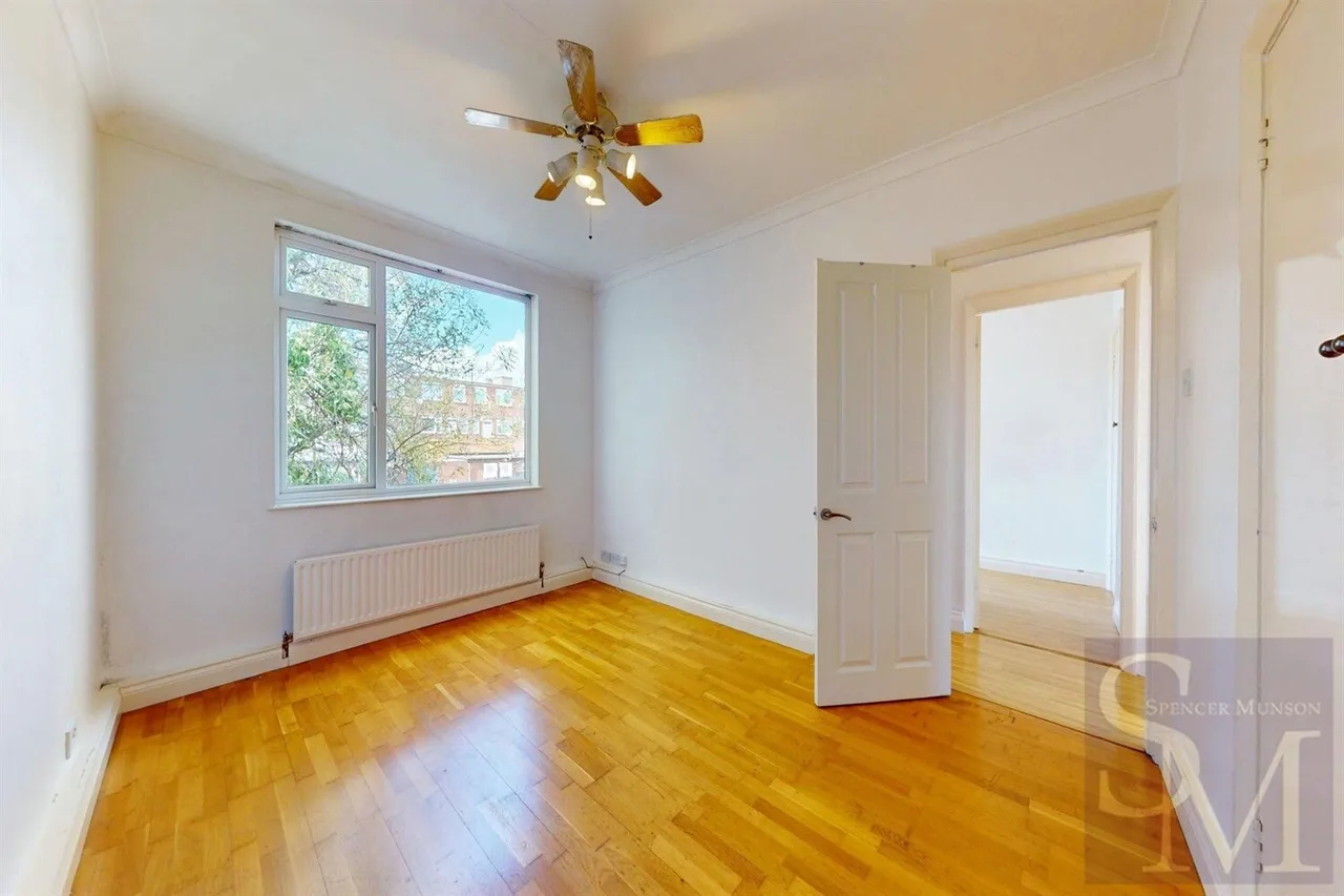 Priory Road, Loughton, IG10, photo 13