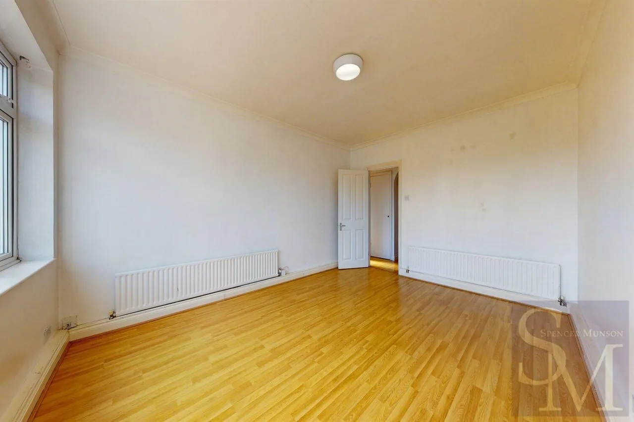Priory Road, Loughton, IG10, photo 2