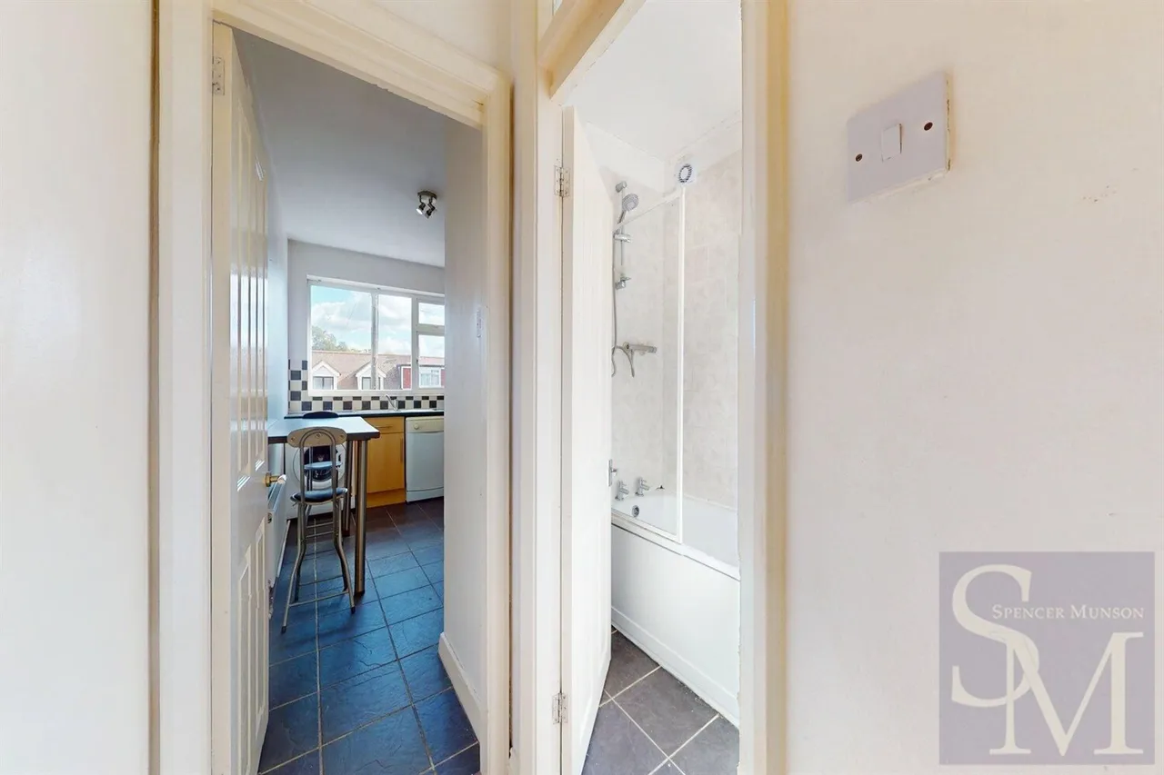 Priory Road, Loughton, IG10, photo 6