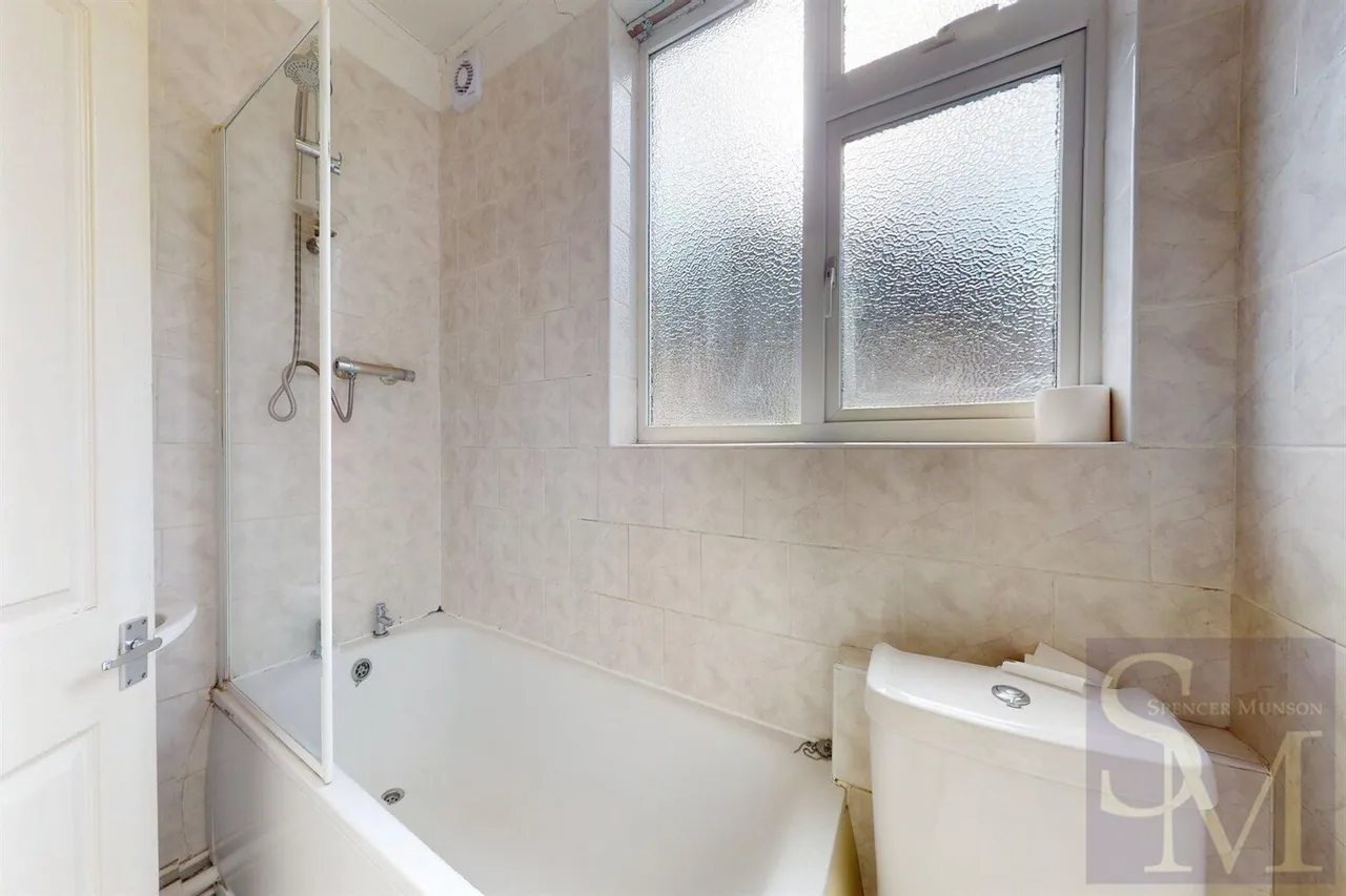 Priory Road, Loughton, IG10, photo 16