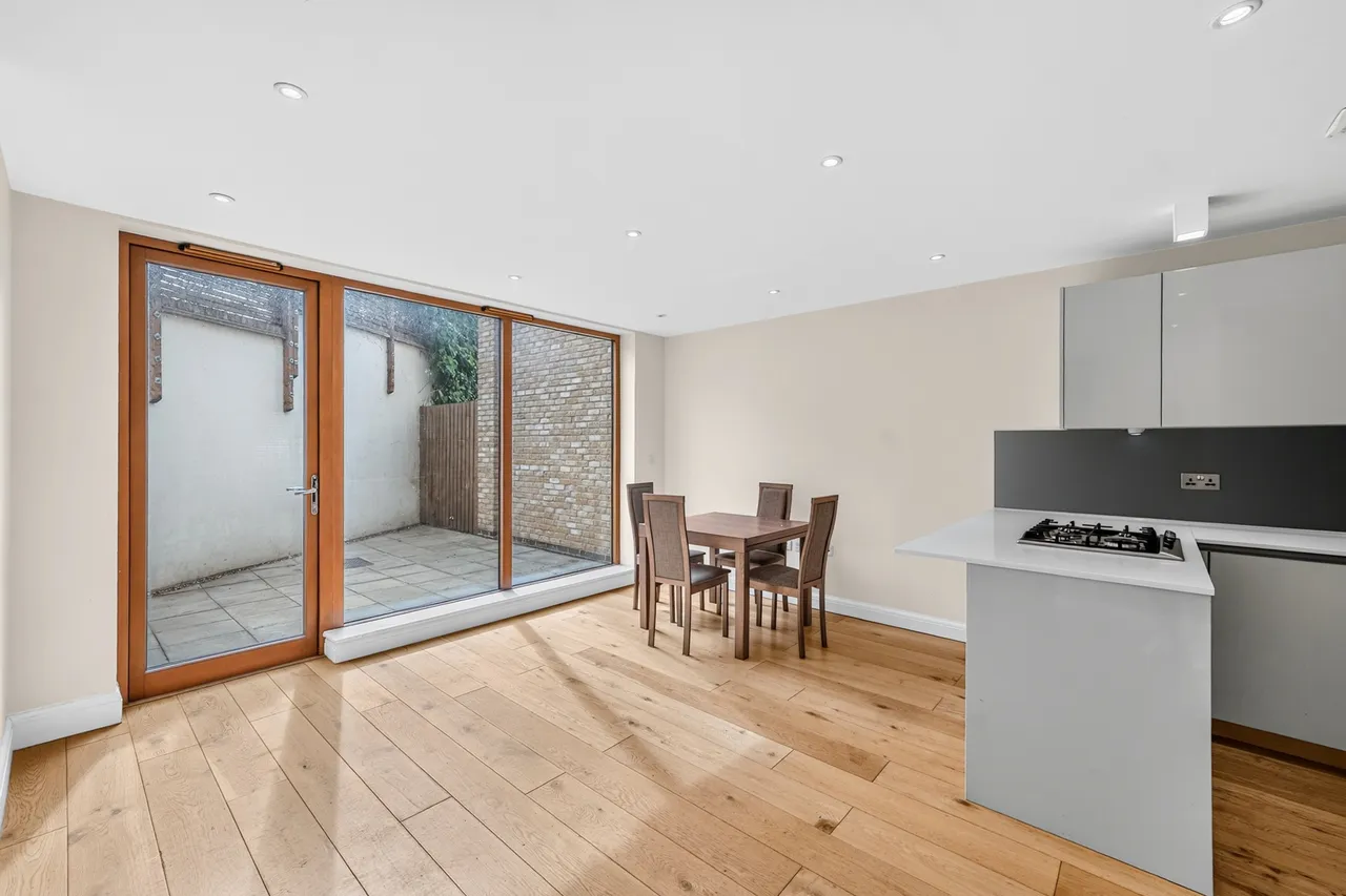Paragon Mews, Meadow Road, London, SW8, photo 6