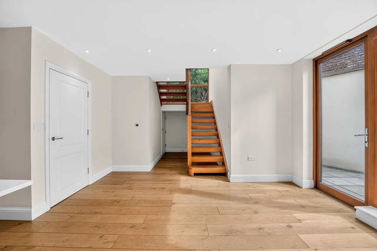 Paragon Mews, Meadow Road, London, SW8, photo 4