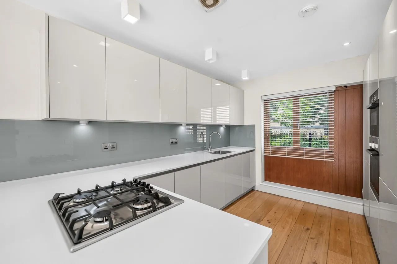 Paragon Mews, Meadow Road, London, SW8, photo 5