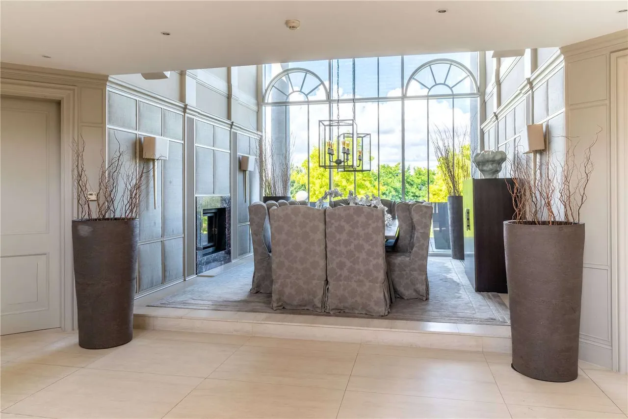 High Beech, Loughton, Essex, IG10 4AP, photo 6