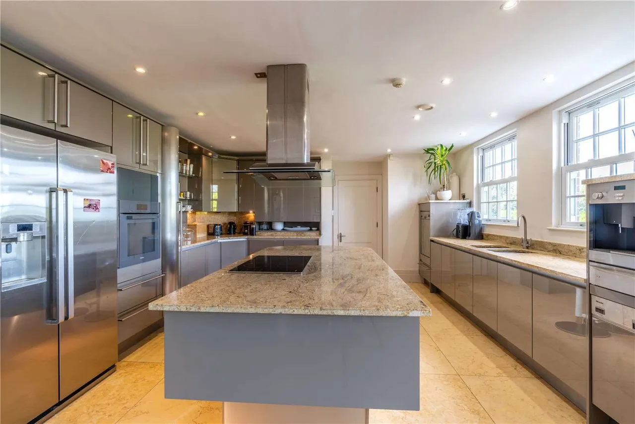 High Beech, Loughton, Essex, IG10 4AP, photo 5