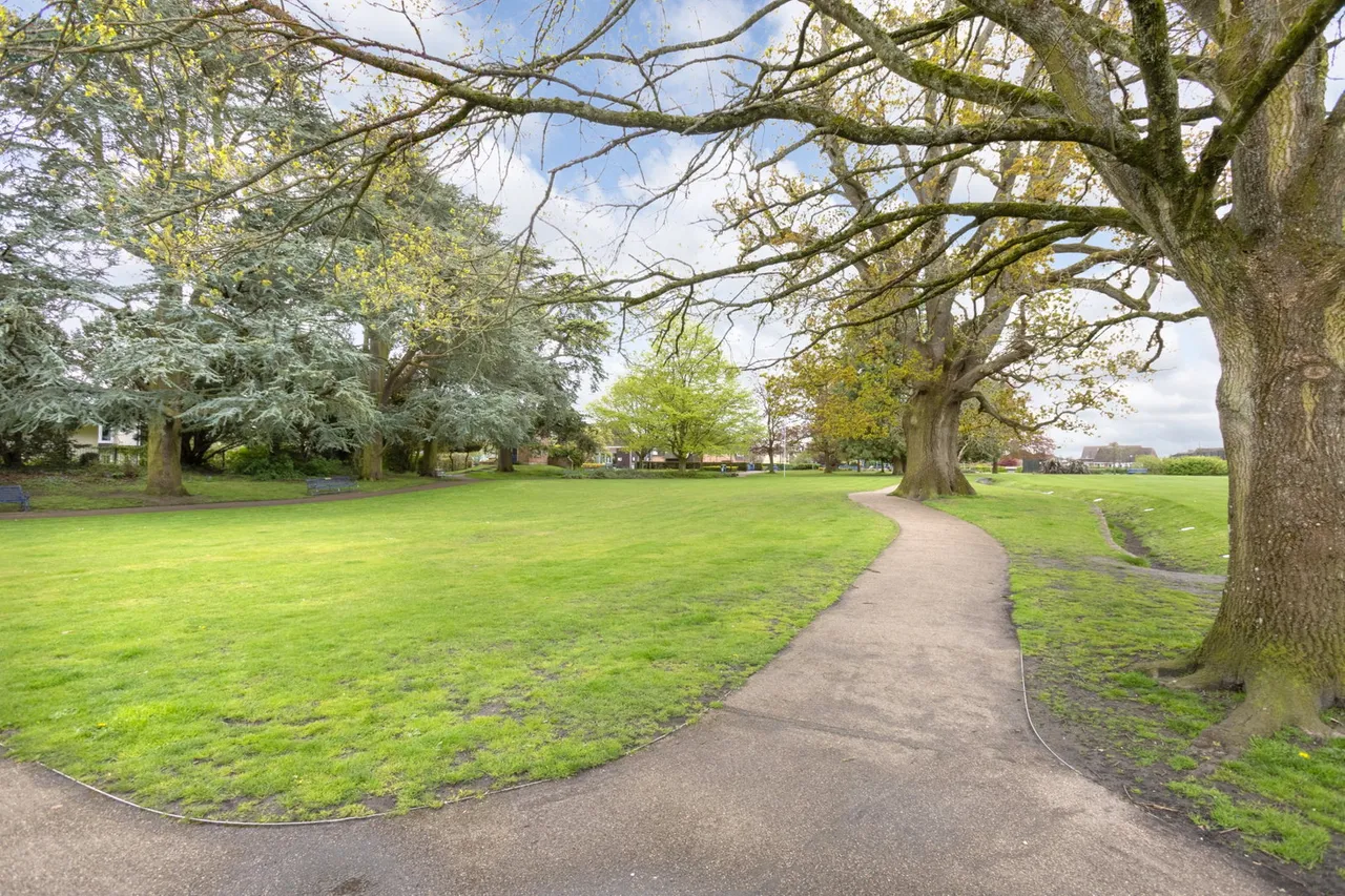 Hillworth Road, Devizes, SN10, photo 46