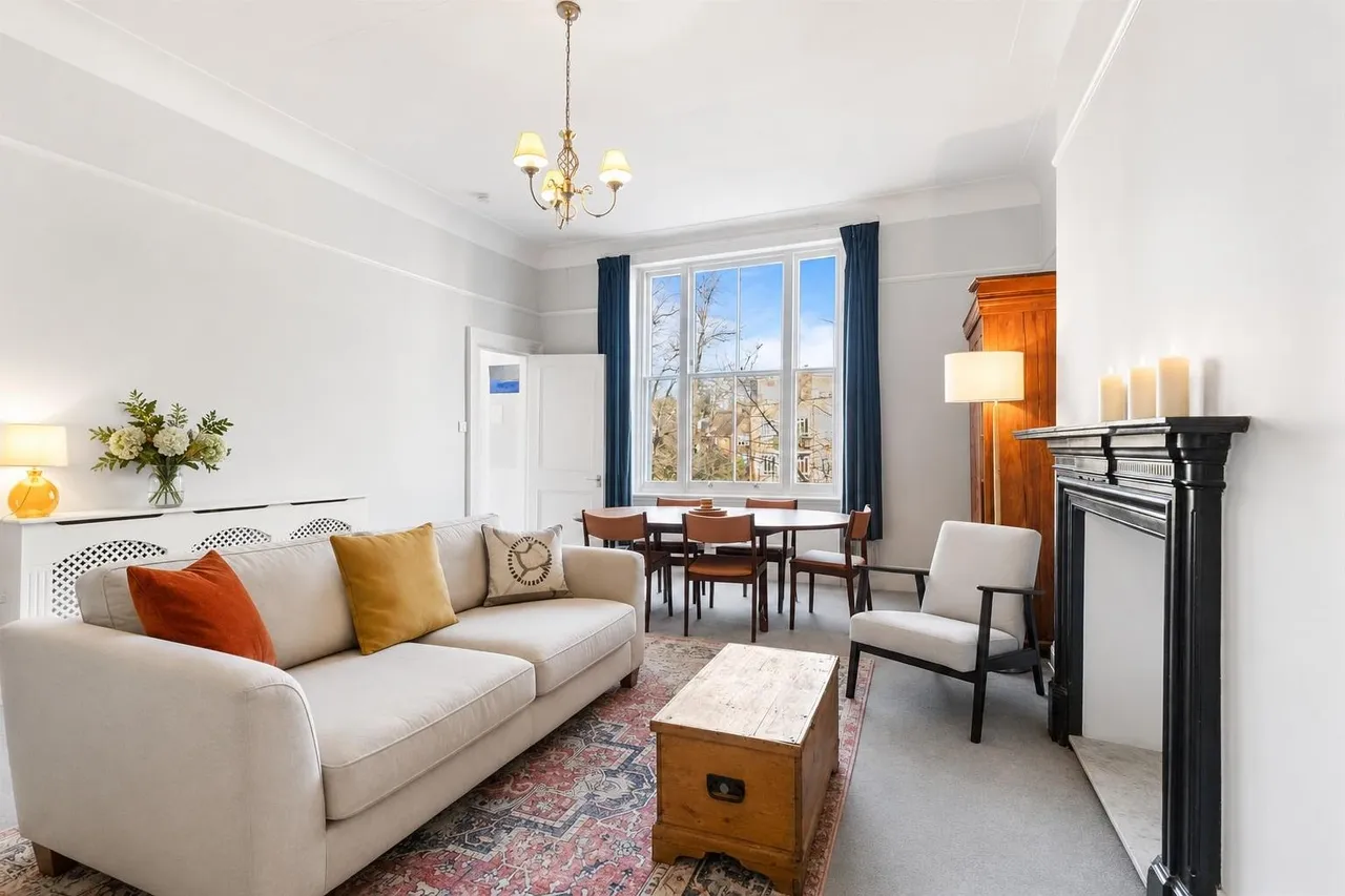 2 bed house for sale — Upper Park Road. Belsize Park, London NW3 2UP
