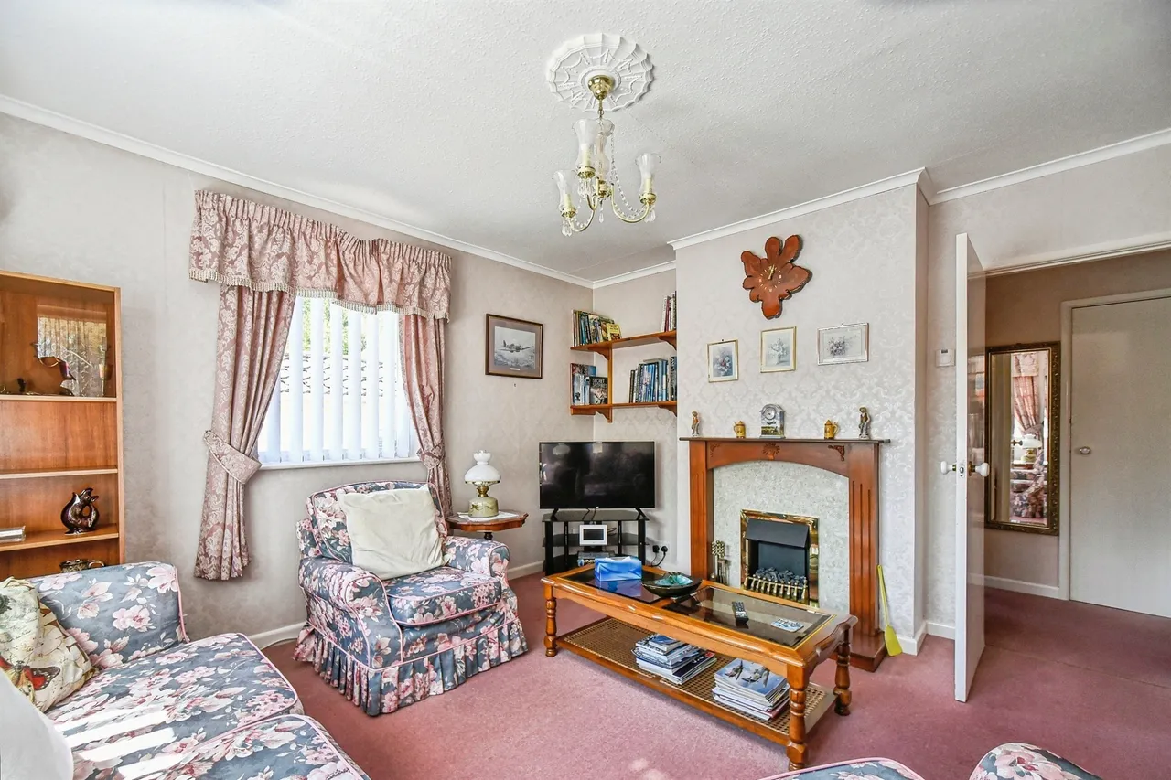 Bishopdown Road, Salisbury, photo 6