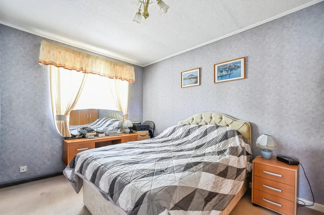 Bishopdown Road, Salisbury, photo 10