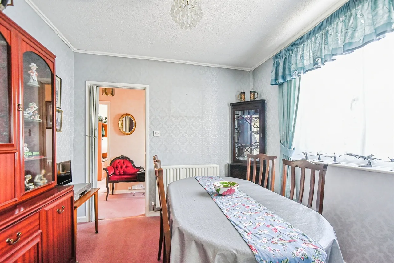 Bishopdown Road, Salisbury, photo 7