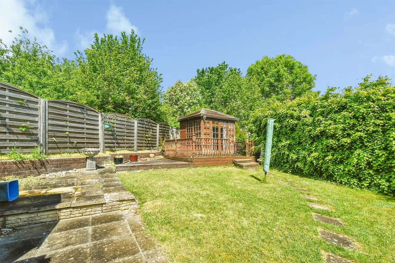 Bishopdown Road, Salisbury, photo 3