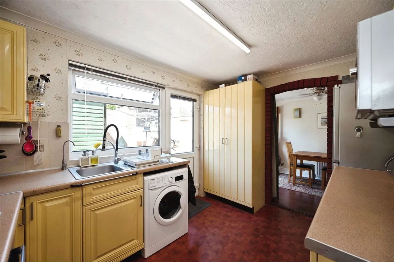 Seaway Crescent, Southsea, PO4, photo 9