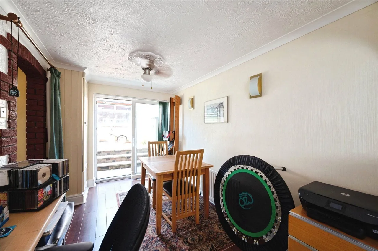 Seaway Crescent, Southsea, PO4, photo 7