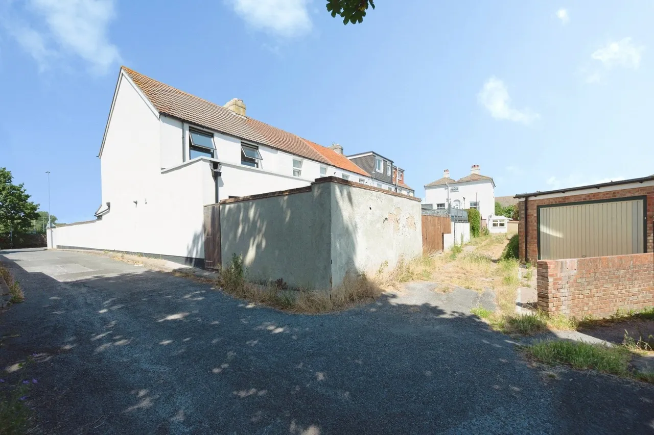 Seaway Crescent, Southsea, PO4, photo 21