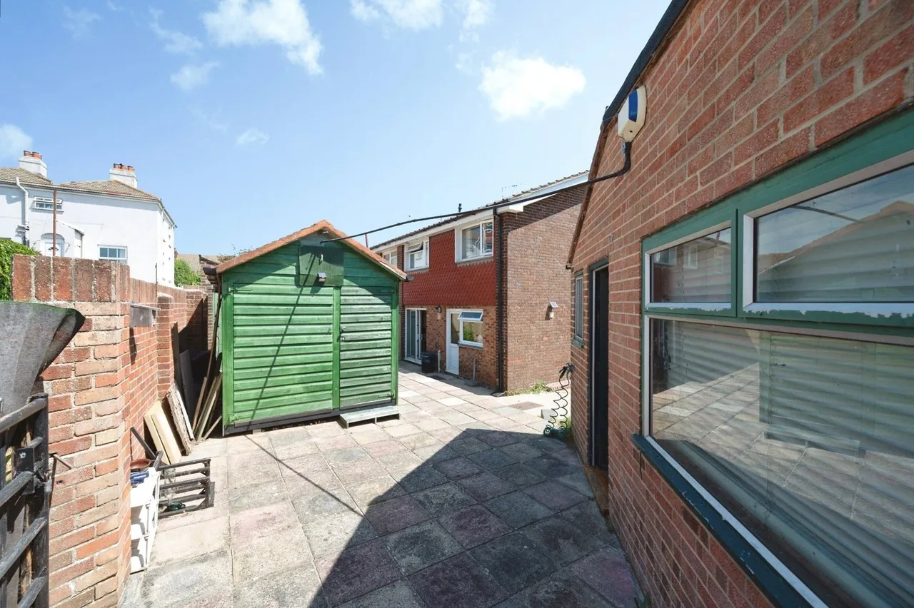 Seaway Crescent, Southsea, PO4, photo 19