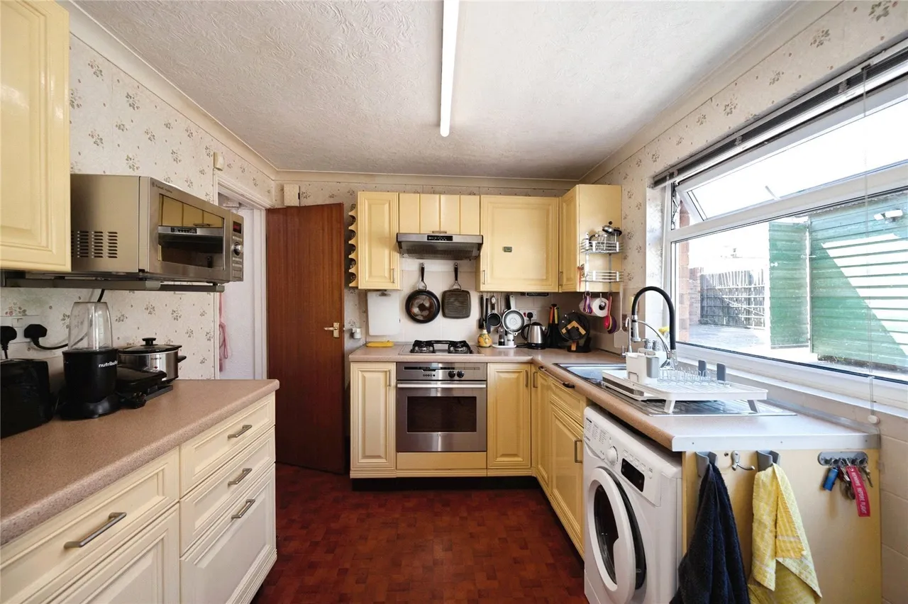 Seaway Crescent, Southsea, PO4, photo 8