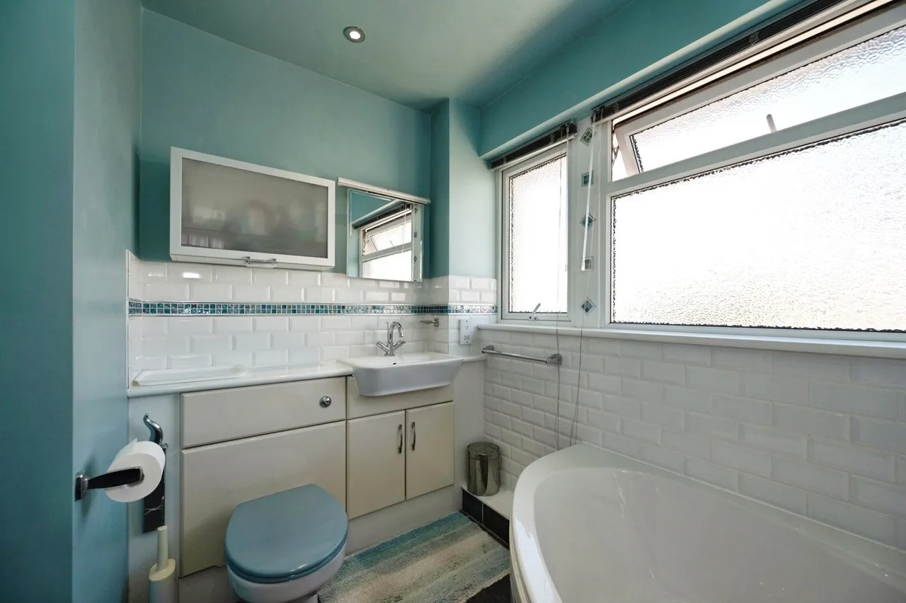 Seaway Crescent, Southsea, PO4, photo 13