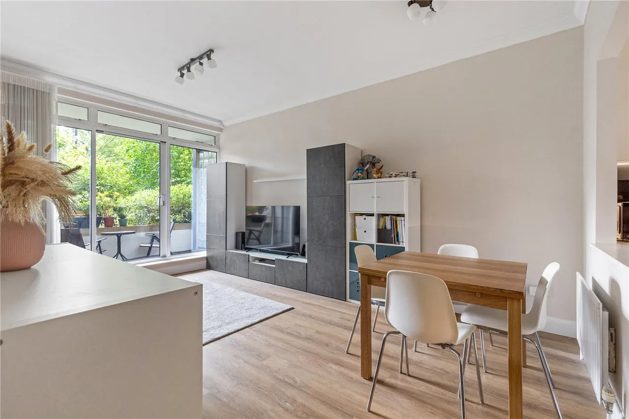 Pentonville Road, London, N1, photo 9