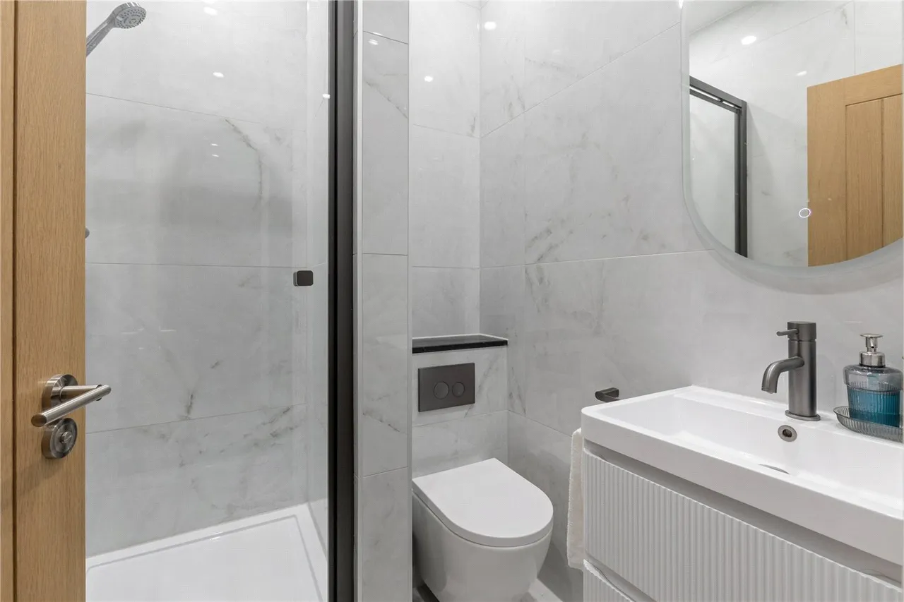 Pentonville Road, London, N1, photo 8