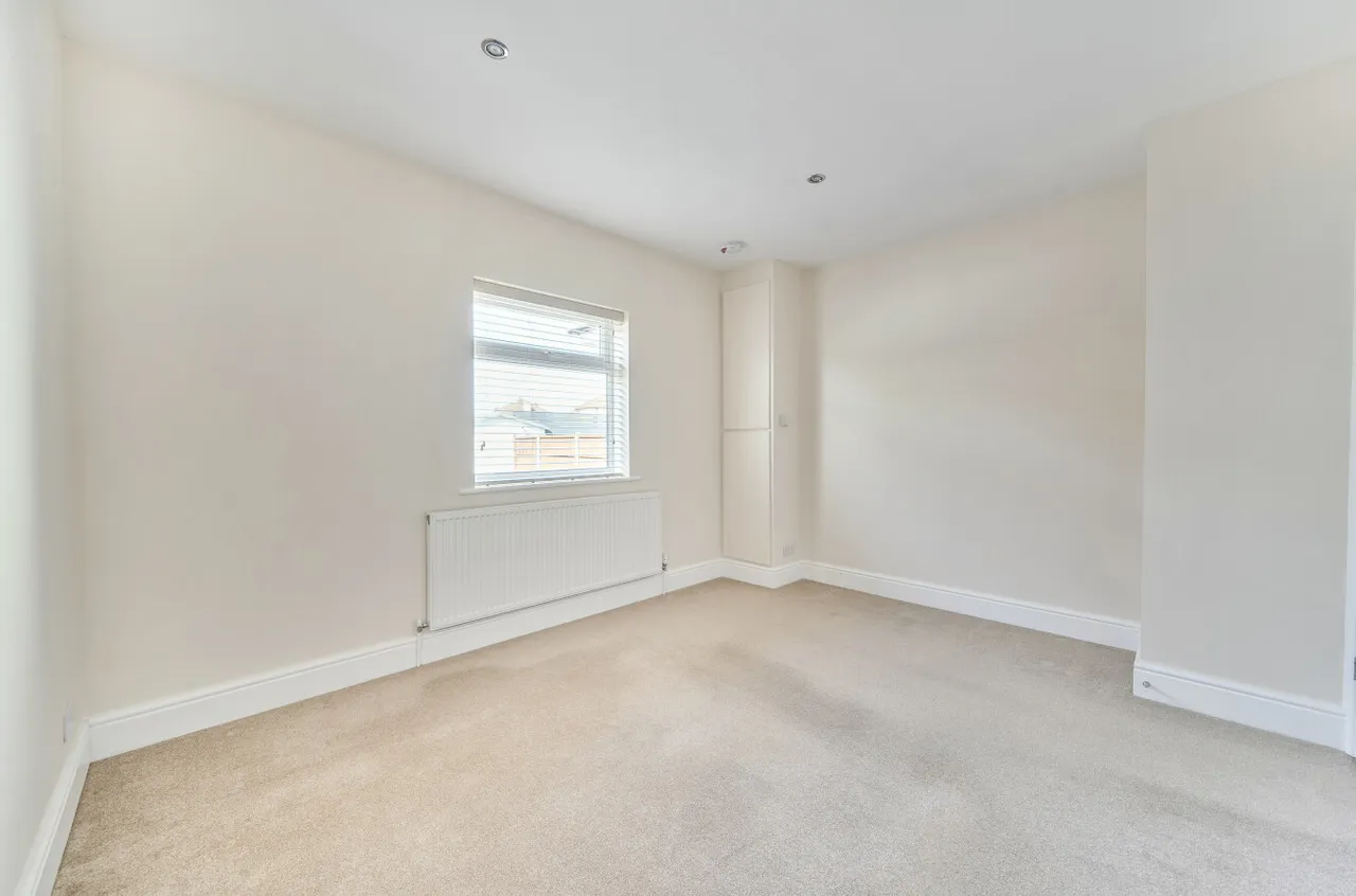 Second Avenue, Walton On Thames, KT12, photo 14