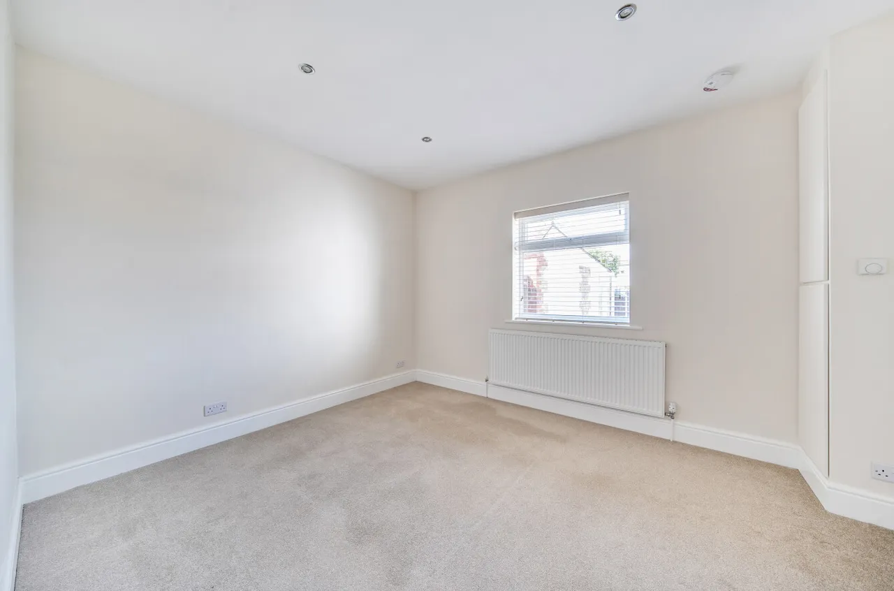 Second Avenue, Walton On Thames, KT12, photo 8