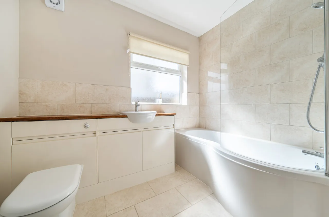 Second Avenue, Walton On Thames, KT12, photo 7