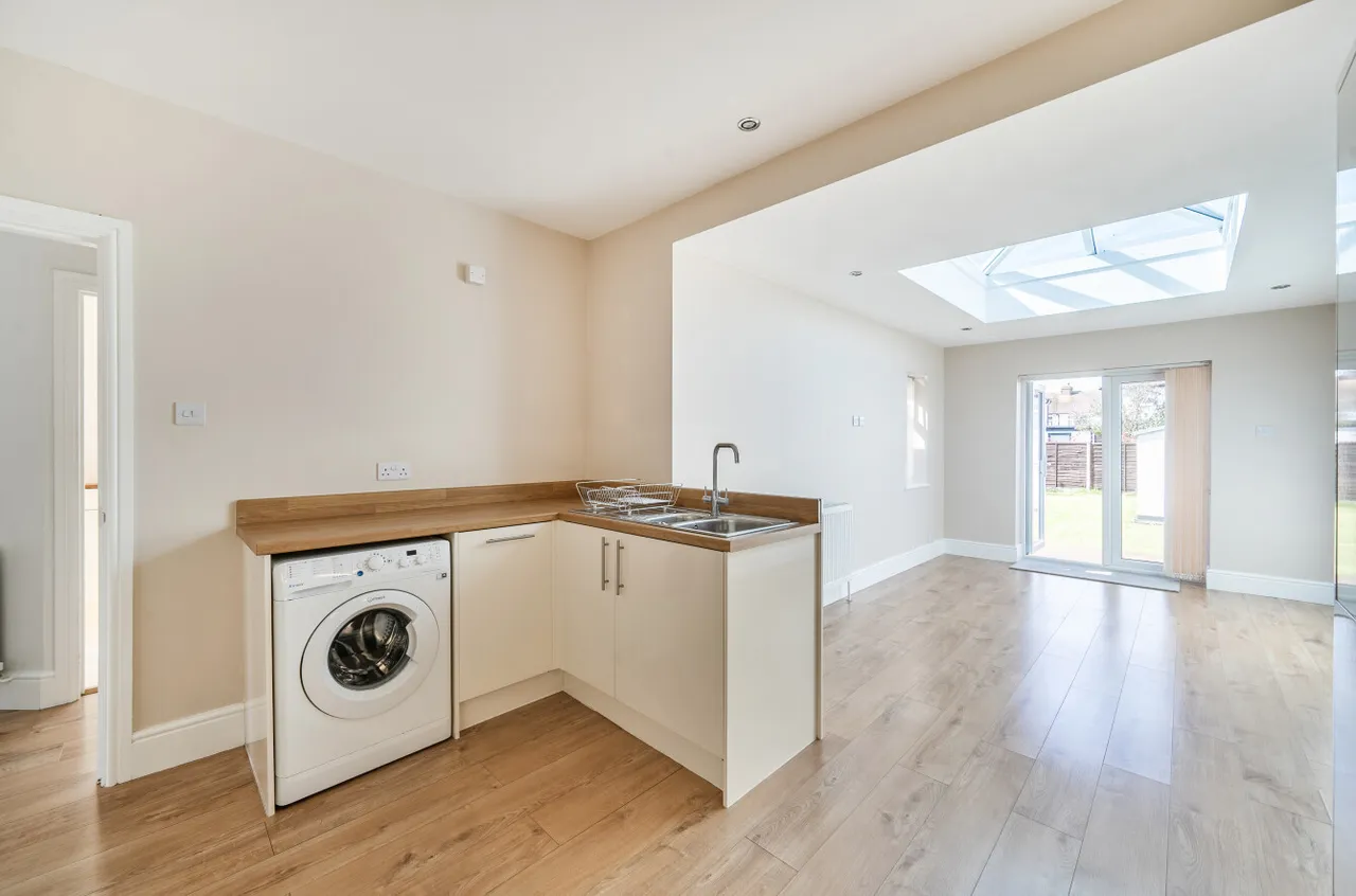Second Avenue, Walton On Thames, KT12, photo 15