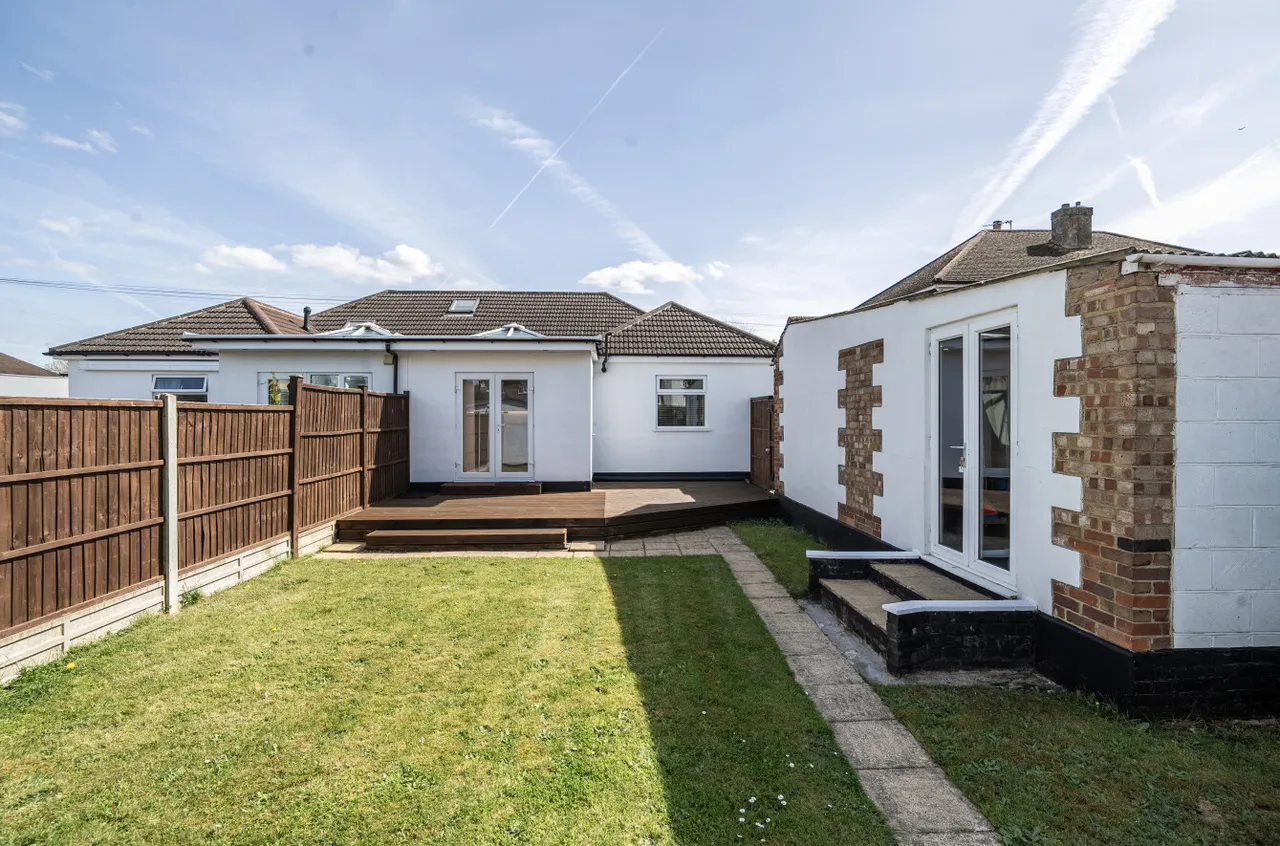 Second Avenue, Walton On Thames, KT12, photo 13