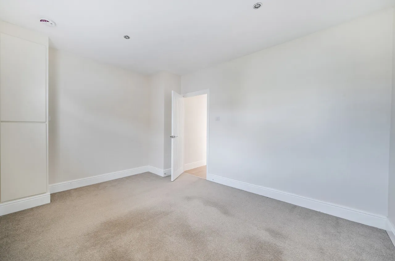 Second Avenue, Walton On Thames, KT12, photo 9