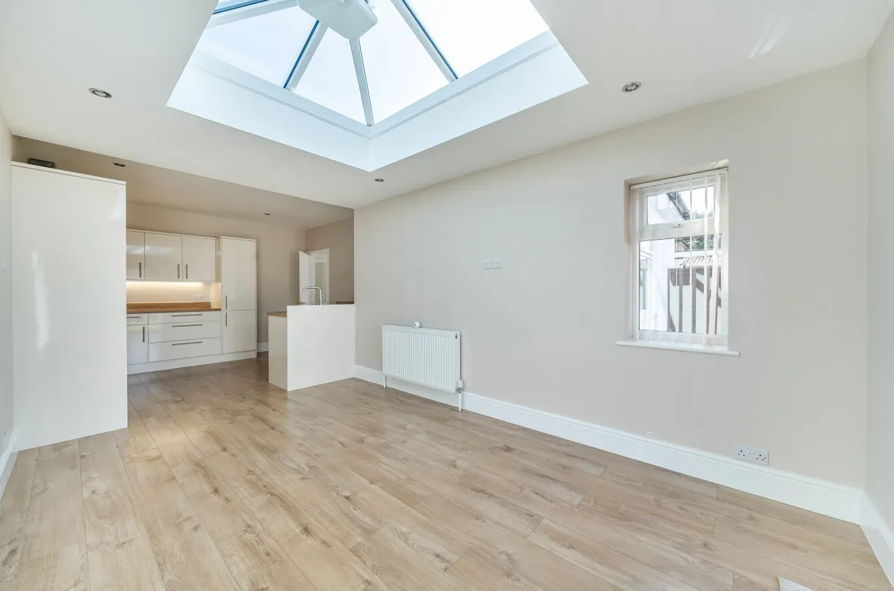 Second Avenue, Walton On Thames, KT12, photo 2