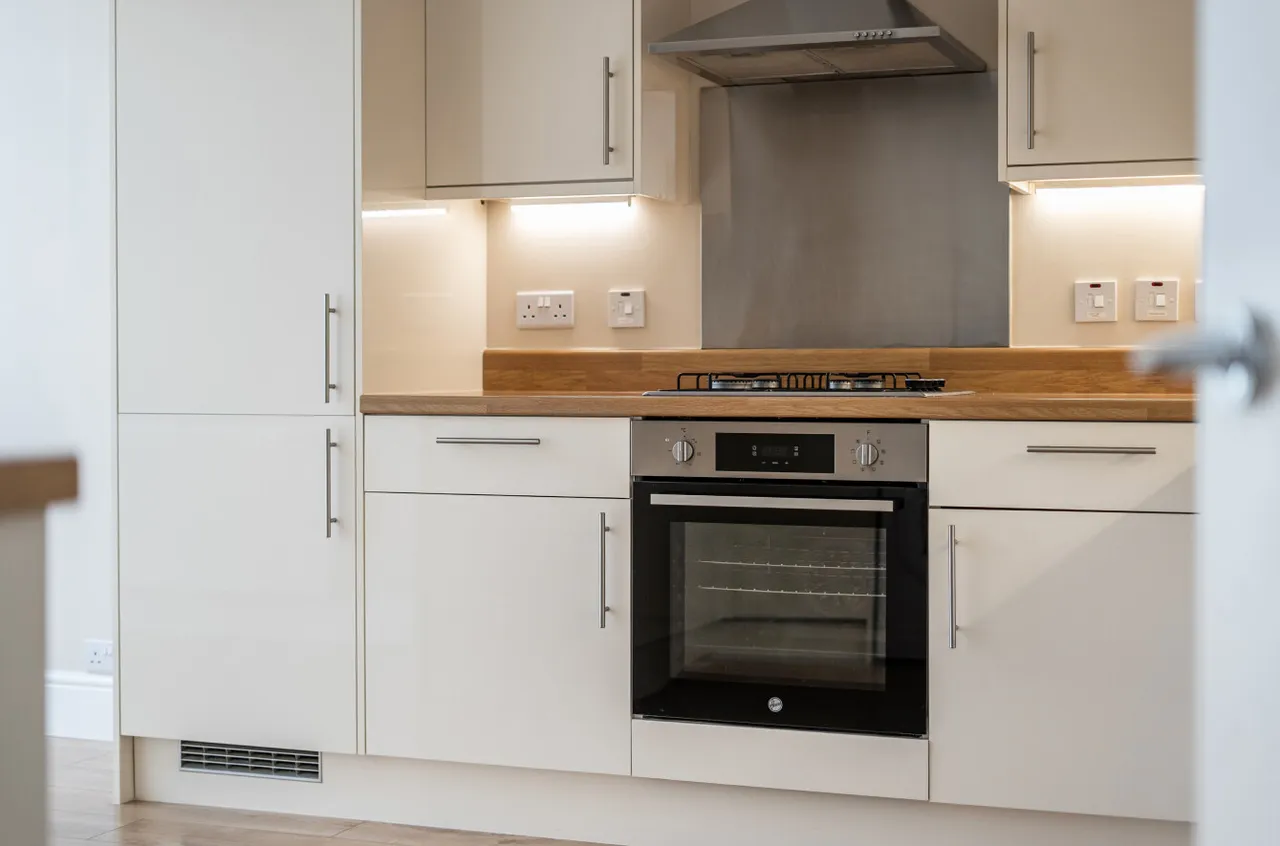 Second Avenue, Walton On Thames, KT12, photo 12