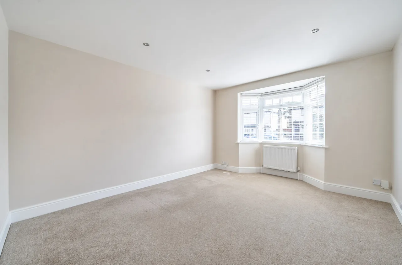 Second Avenue, Walton On Thames, KT12, photo 17