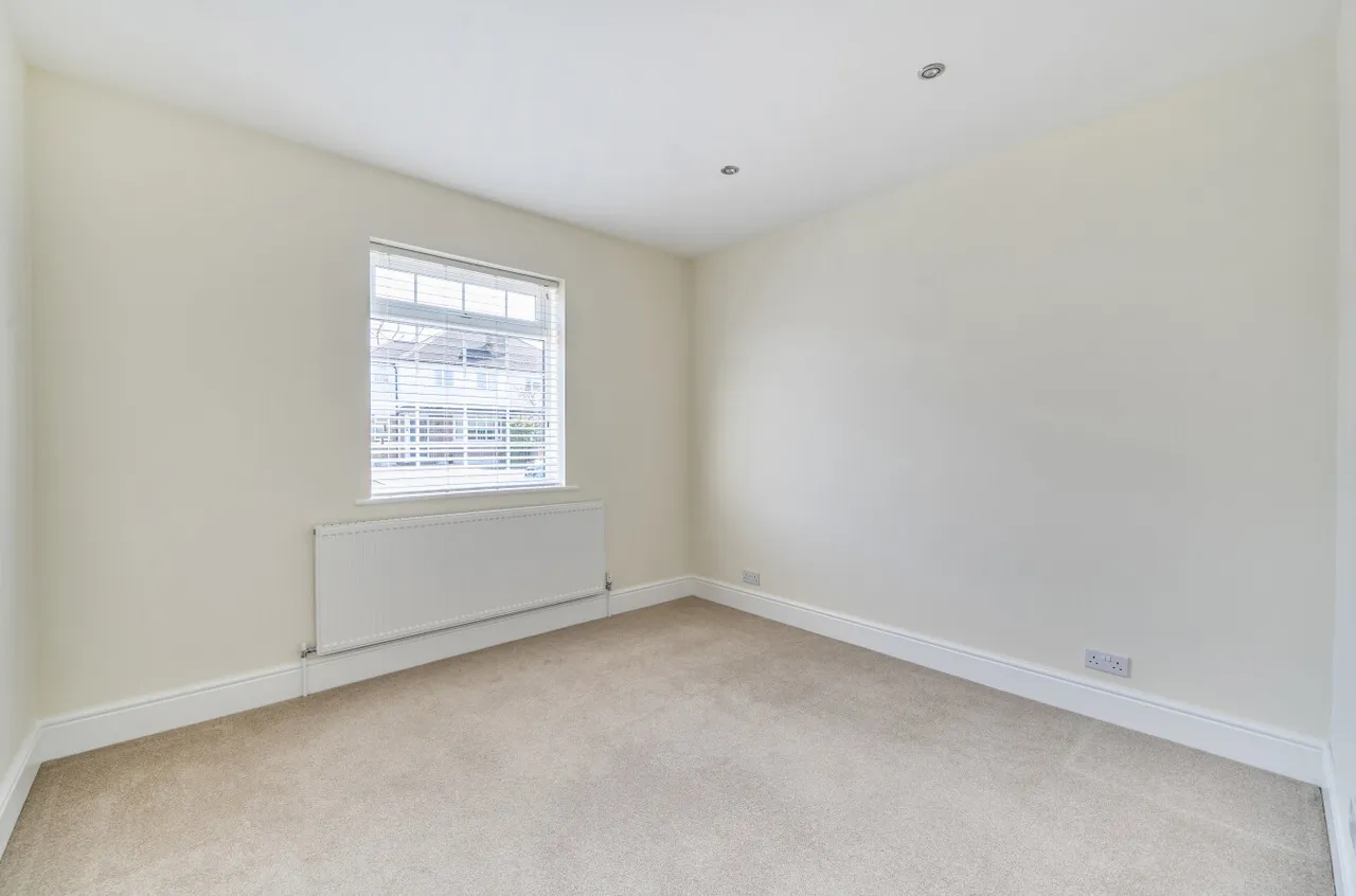 Second Avenue, Walton On Thames, KT12, photo 16