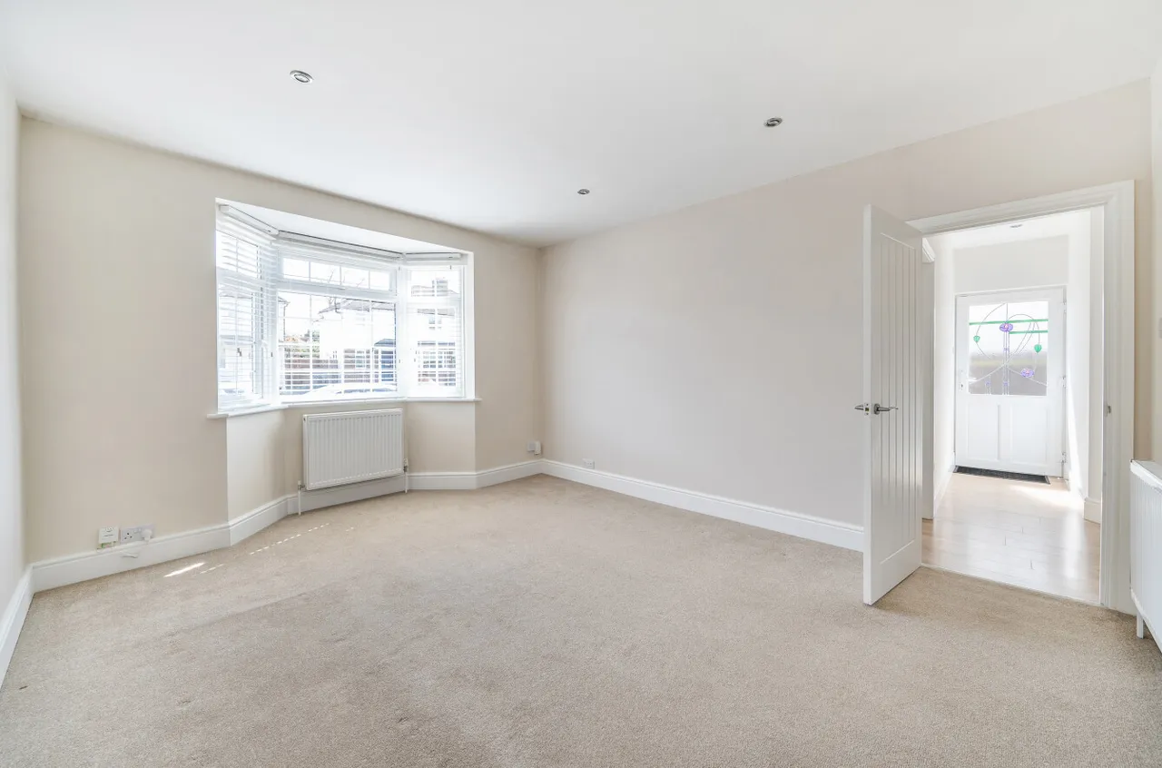 Second Avenue, Walton On Thames, KT12, photo 6