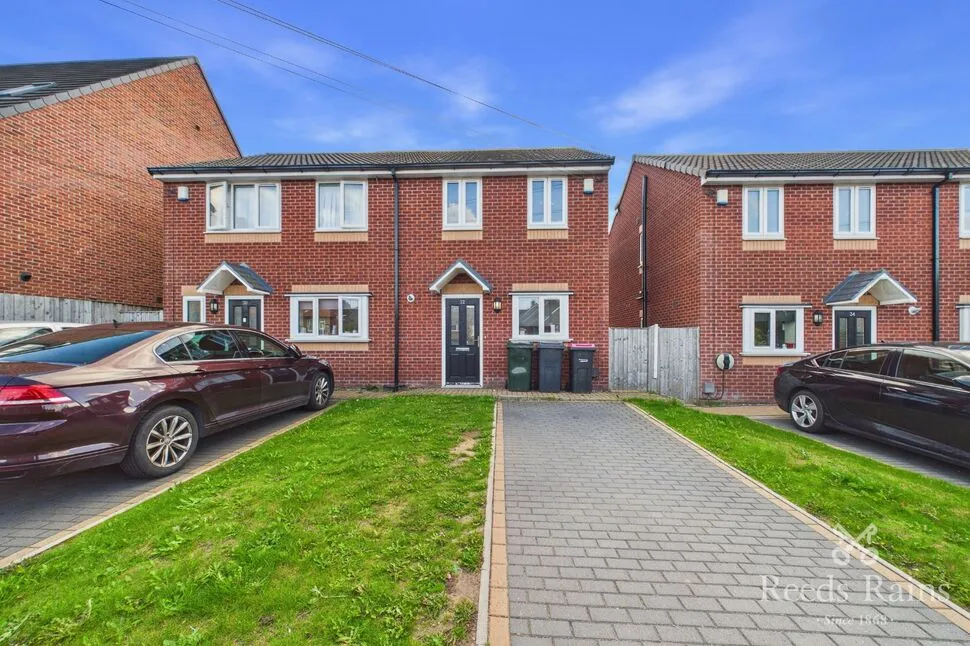 2 bed house to rent — Clarence Street, Dinnington, South Yorkshire, S25