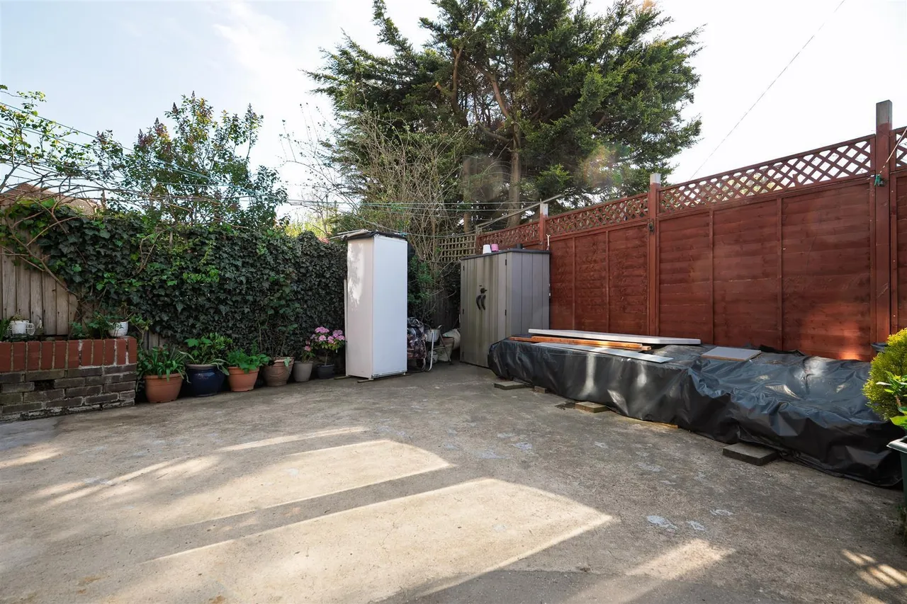 Thatcher Close, West Drayton, UB7, photo 17
