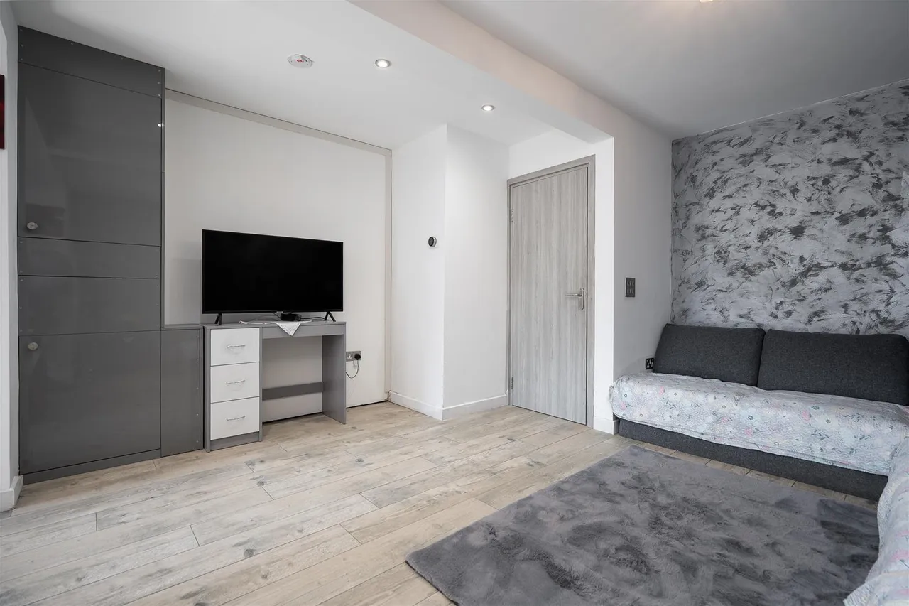 Thatcher Close, West Drayton, UB7, photo 3