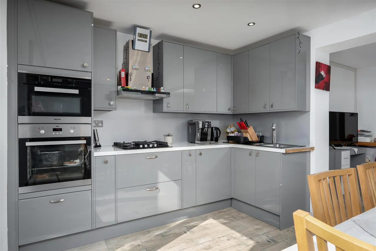 Thatcher Close, West Drayton, UB7, photo 5