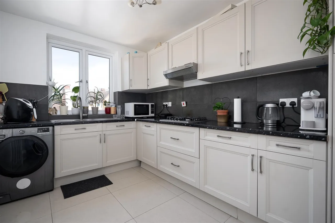 Thatcher Close, West Drayton, UB7, photo 9