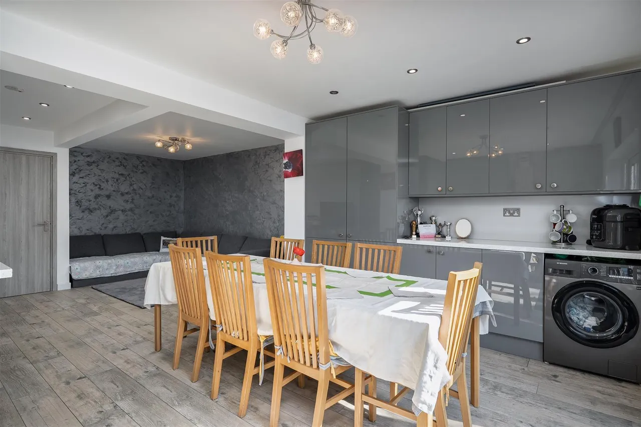 Thatcher Close, West Drayton, UB7, photo 2