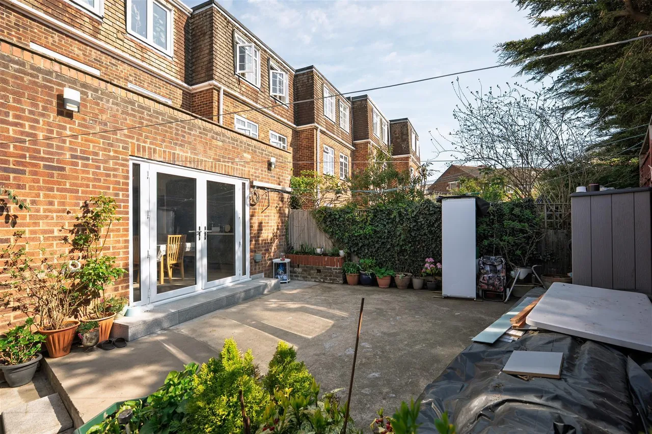 Thatcher Close, West Drayton, UB7, photo 6