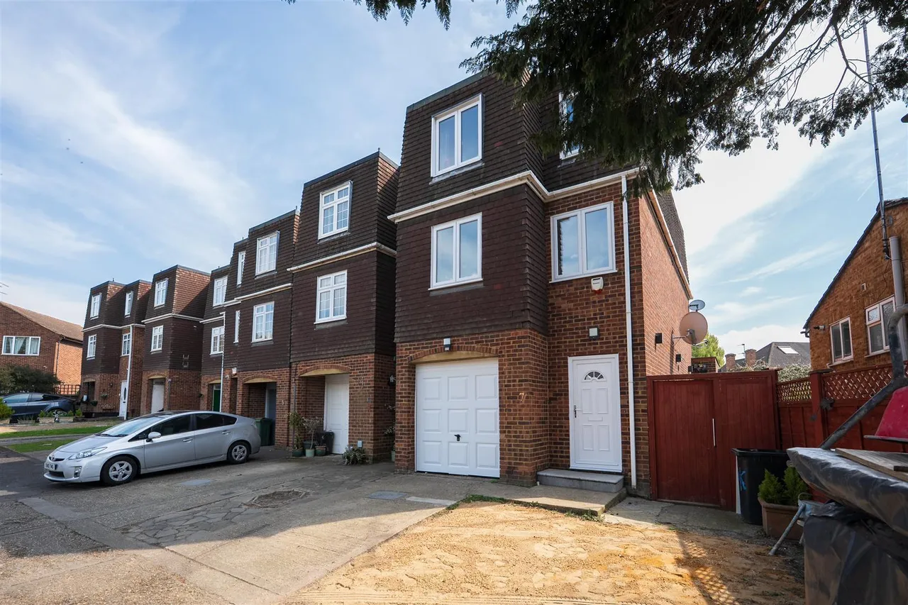 Thatcher Close, West Drayton, UB7, photo 21